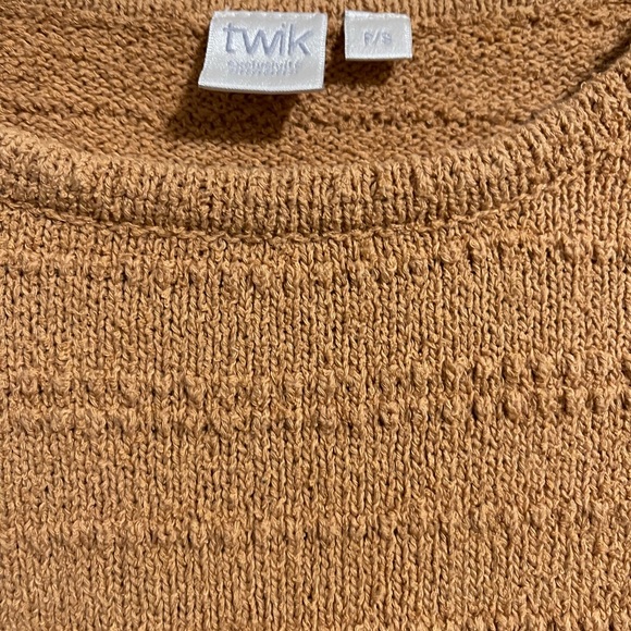 Twik cropped boxy sweater with balloon sleeves. - Picture 3 of 3